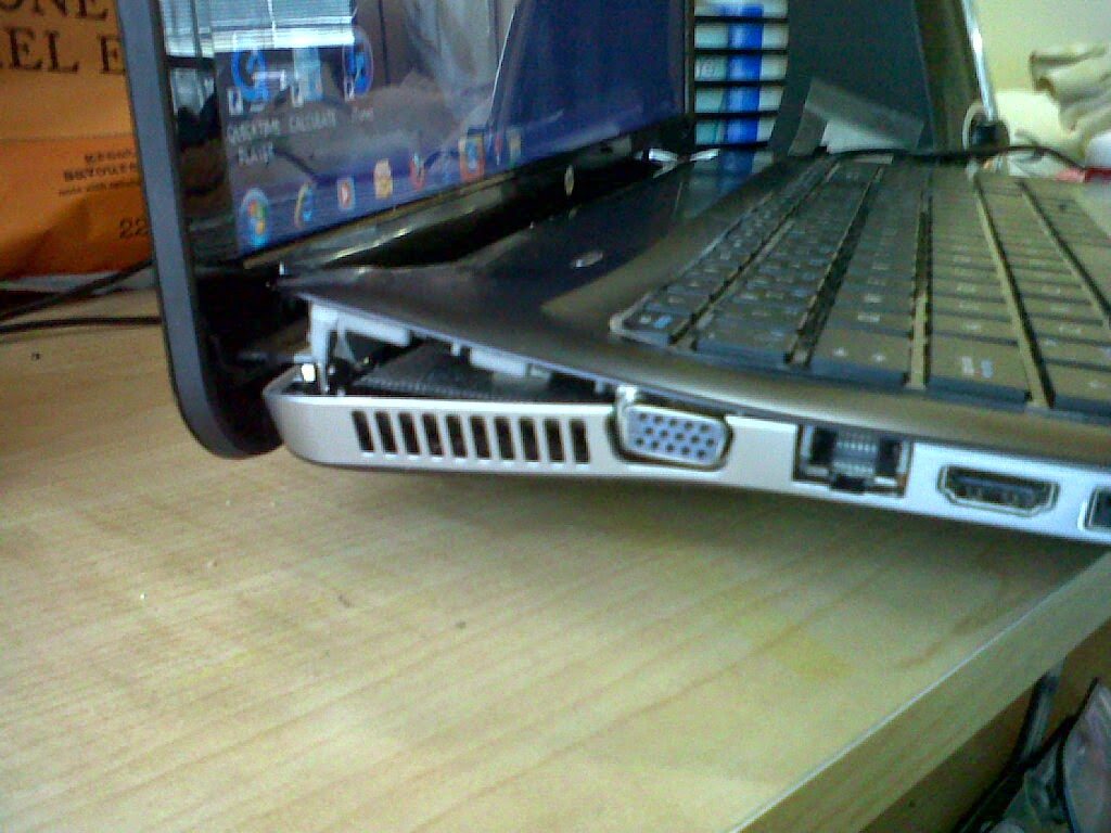 Sửa bàn lề laptop