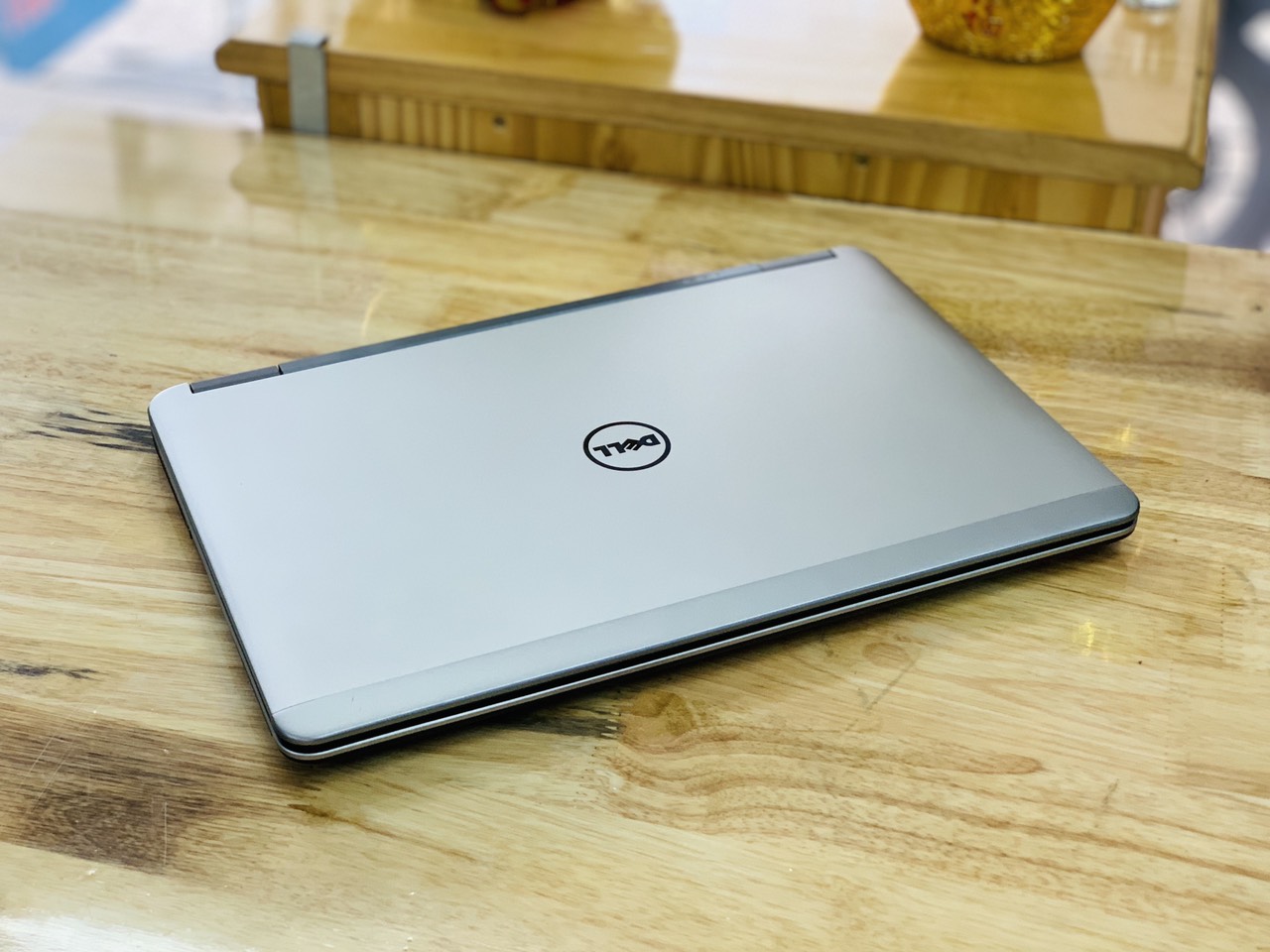 cửa hàng laptop cũ