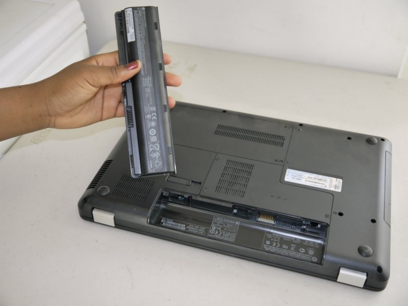 THAY PIN DELL VOSTRO Y858J