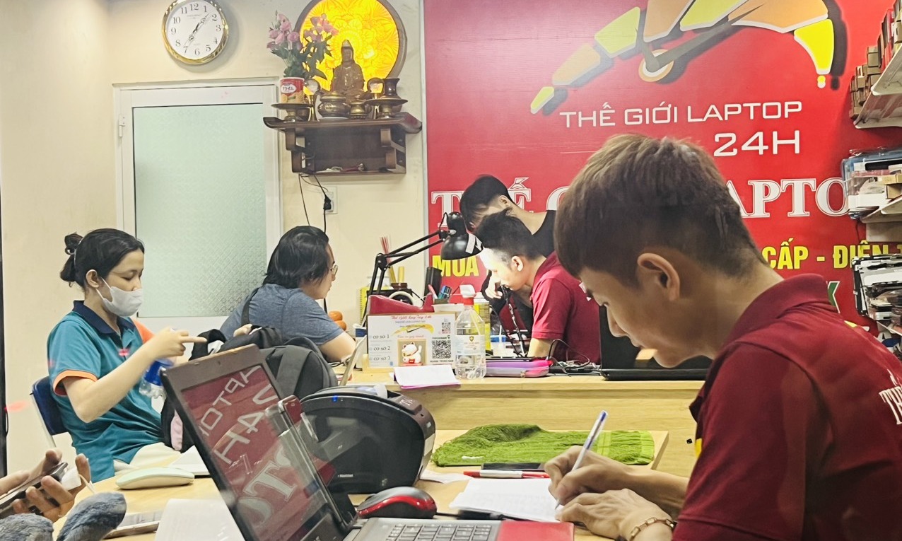 THAY BÀN LỀ LAPTOP QUẬN 1
