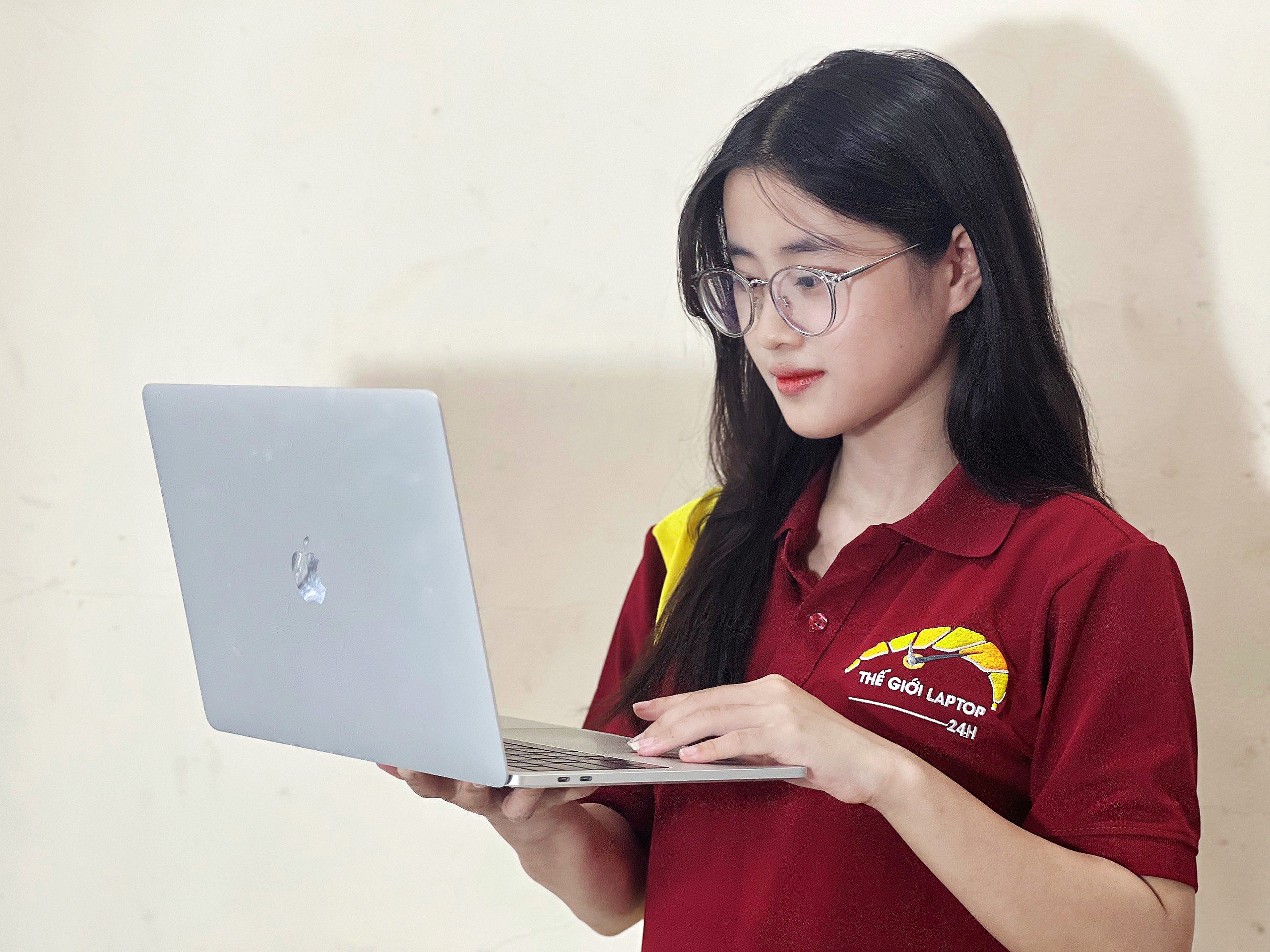 THAY BÀN LỀ LAPTOP NHÀ BÈ